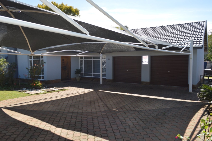 4 Bedroom Property for Sale in Flamwood North West